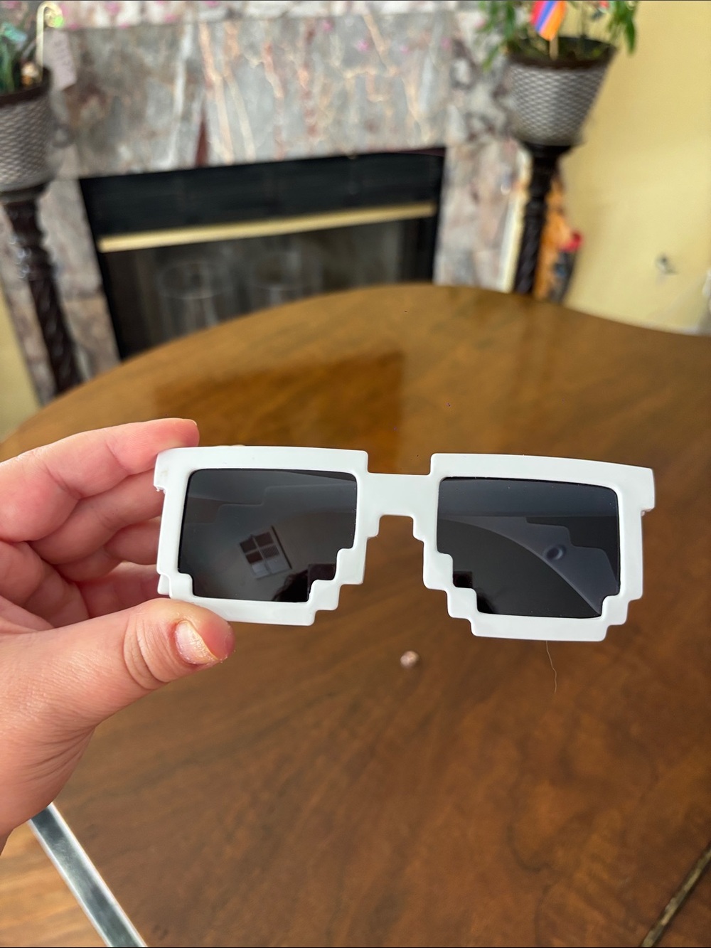 White Pixel-Frame Sunglasses Modern Blocky Design